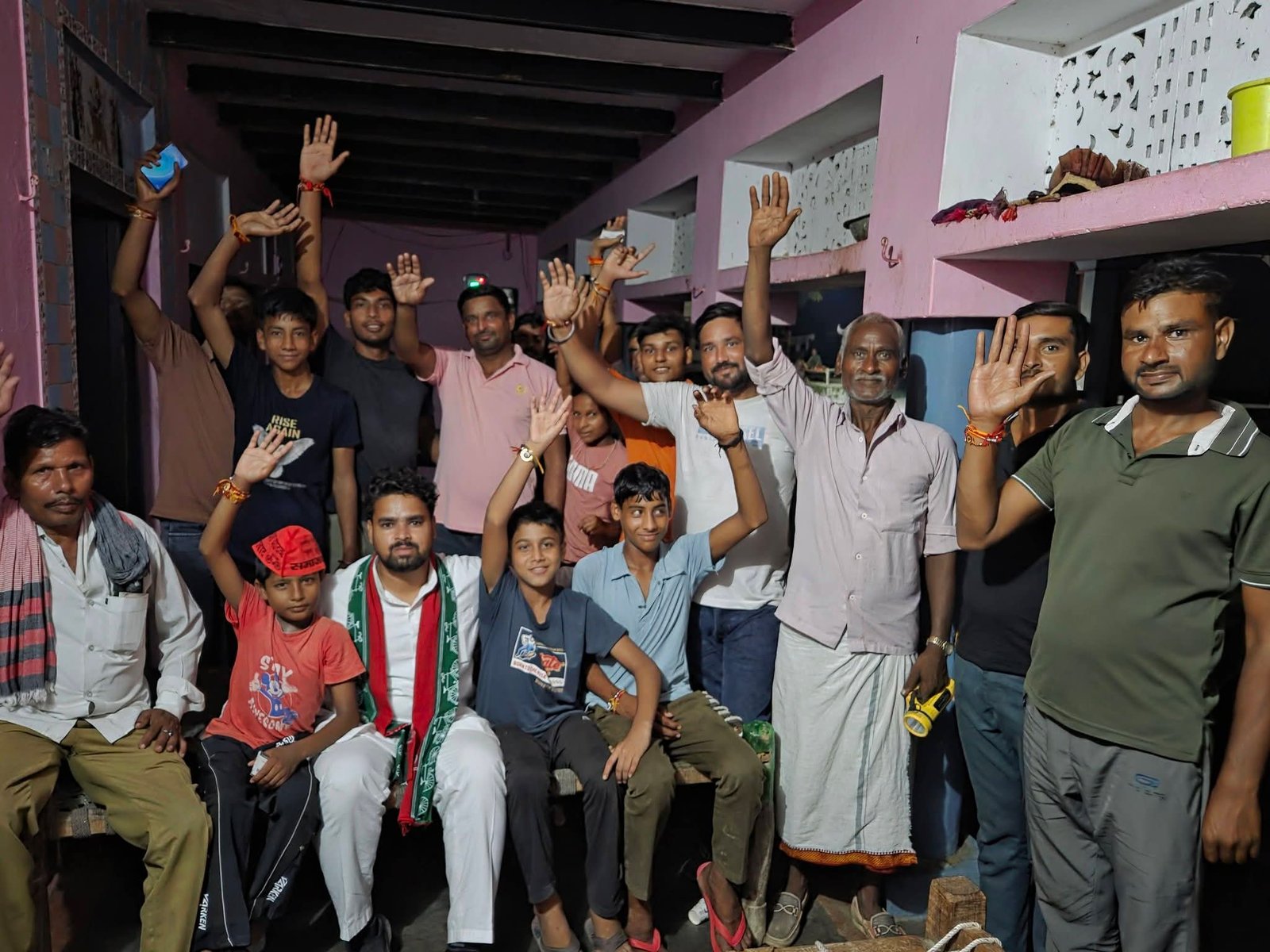 खड़ोआ में अपनों के बीच पहुँचे गगन लोधी, मिला भरपूर स्नेह