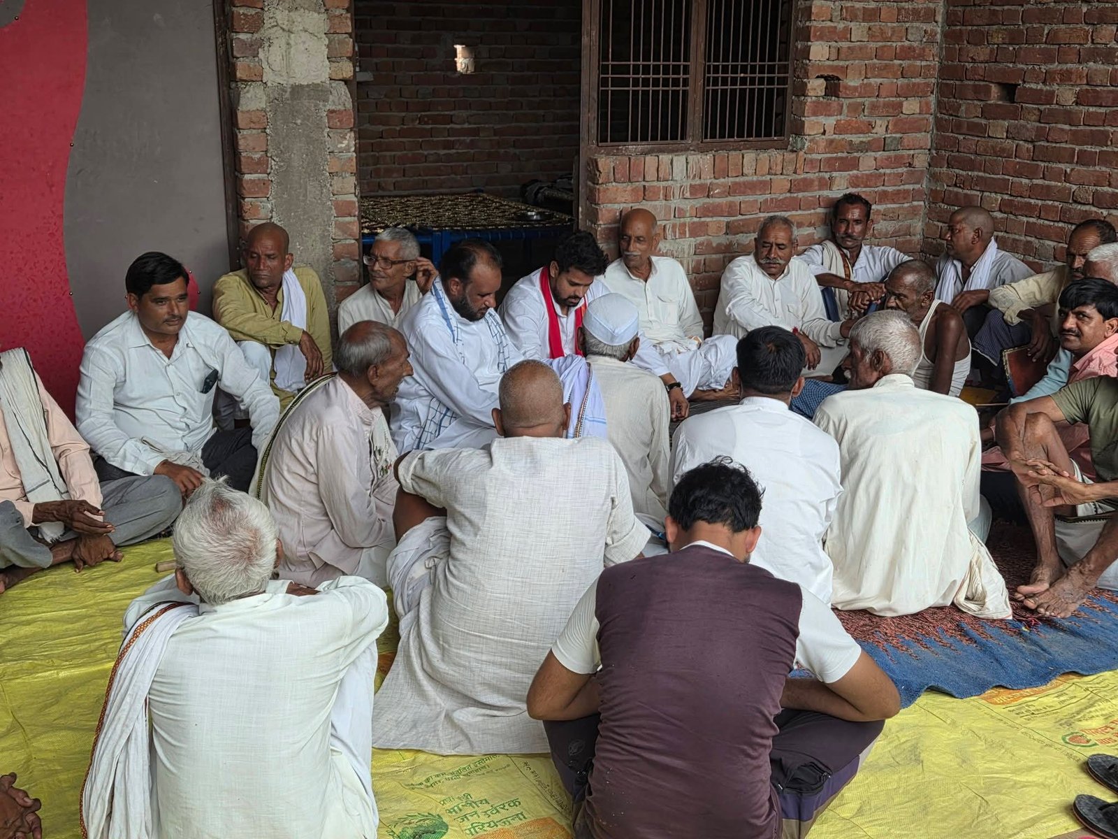गांव खड़ौआ में नेक्सी देवी जी के निधन पर गगन लोधी ने अर्पित की श्रद्धांजलि, शोकाकुल परिवार को दी सांत्वना