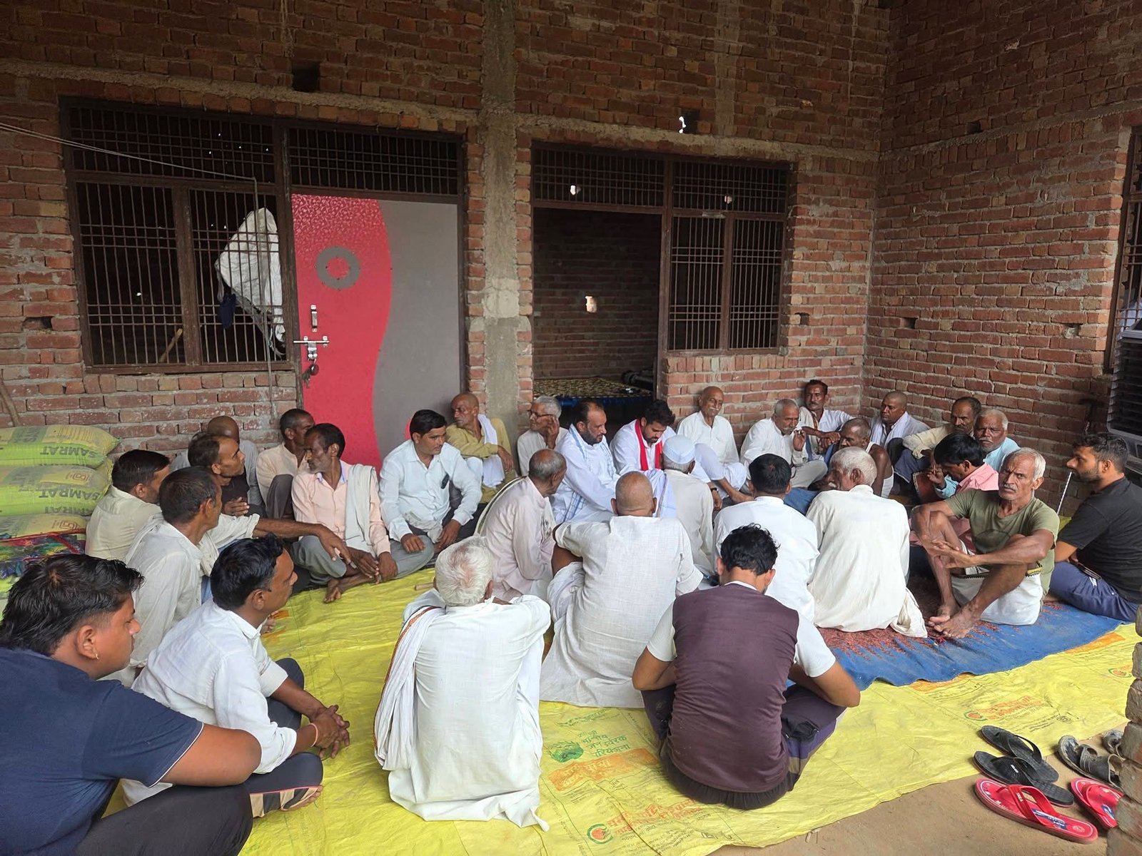 गांव खड़ौआ में नेक्सी देवी जी के निधन पर गगन लोधी ने अर्पित की श्रद्धांजलि, शोकाकुल परिवार को दी सांत्वना