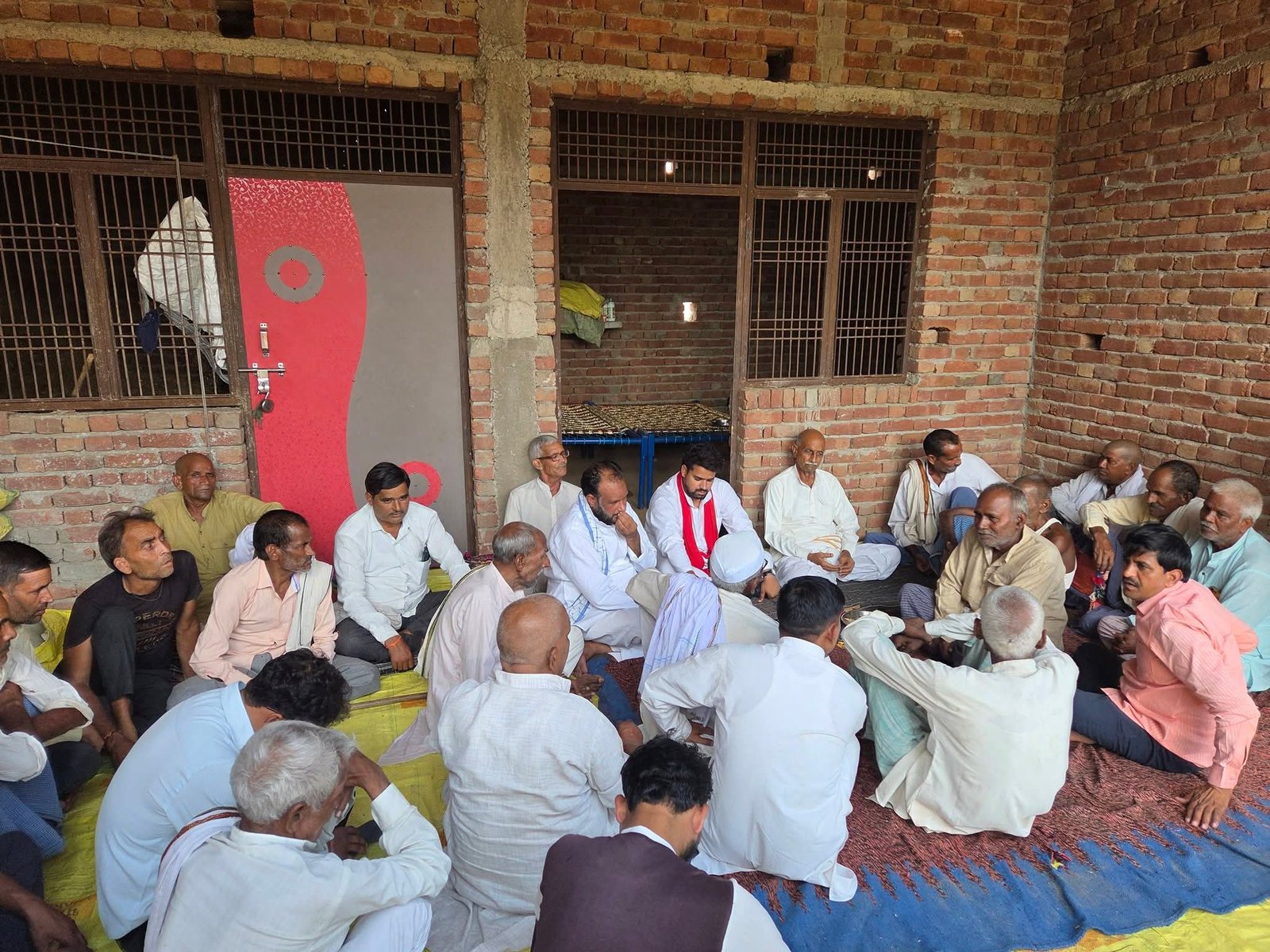 गांव खड़ौआ में नेक्सी देवी जी के निधन पर गगन लोधी ने अर्पित की श्रद्धांजलि, शोकाकुल परिवार को दी सांत्वना