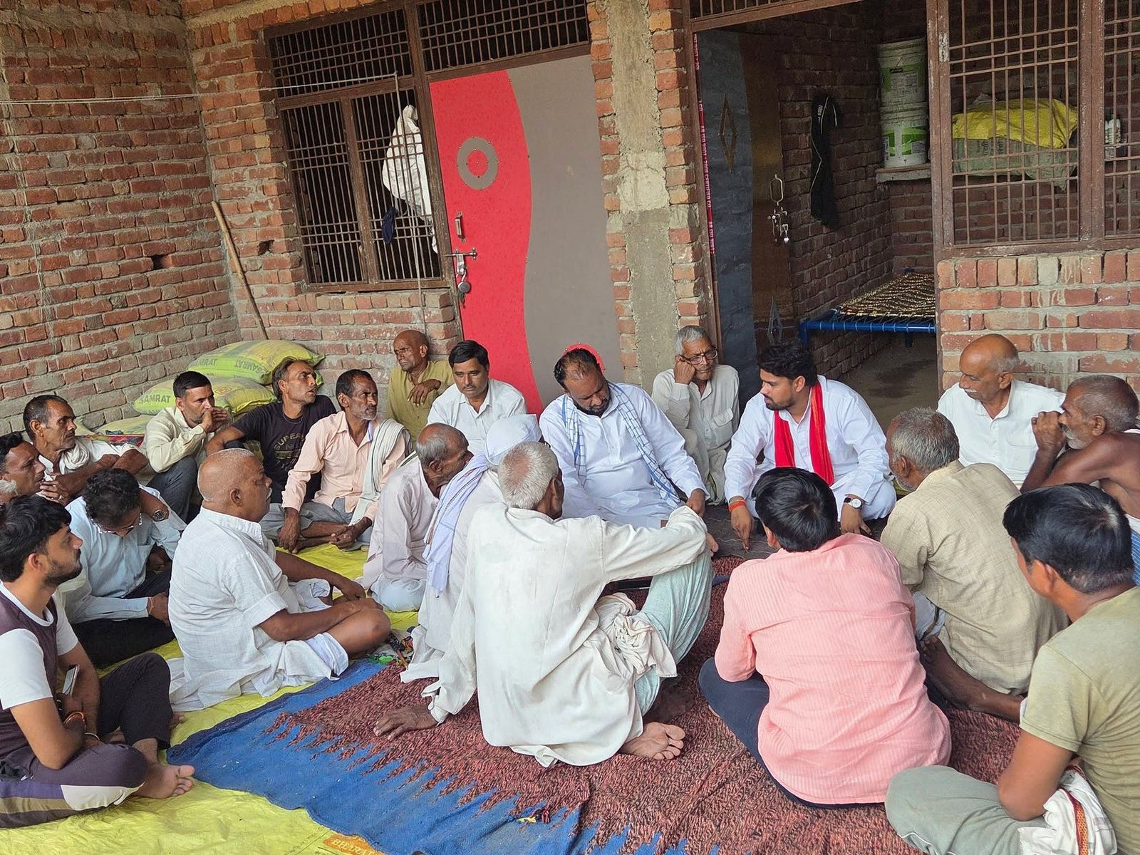 गांव खड़ौआ में नेक्सी देवी जी के निधन पर गगन लोधी ने अर्पित की श्रद्धांजलि, शोकाकुल परिवार को दी सांत्वना